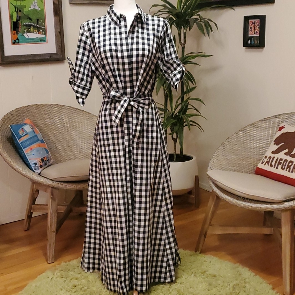 Calvin Klein Black and White Gingham Midi Dress
Great used conditions.
